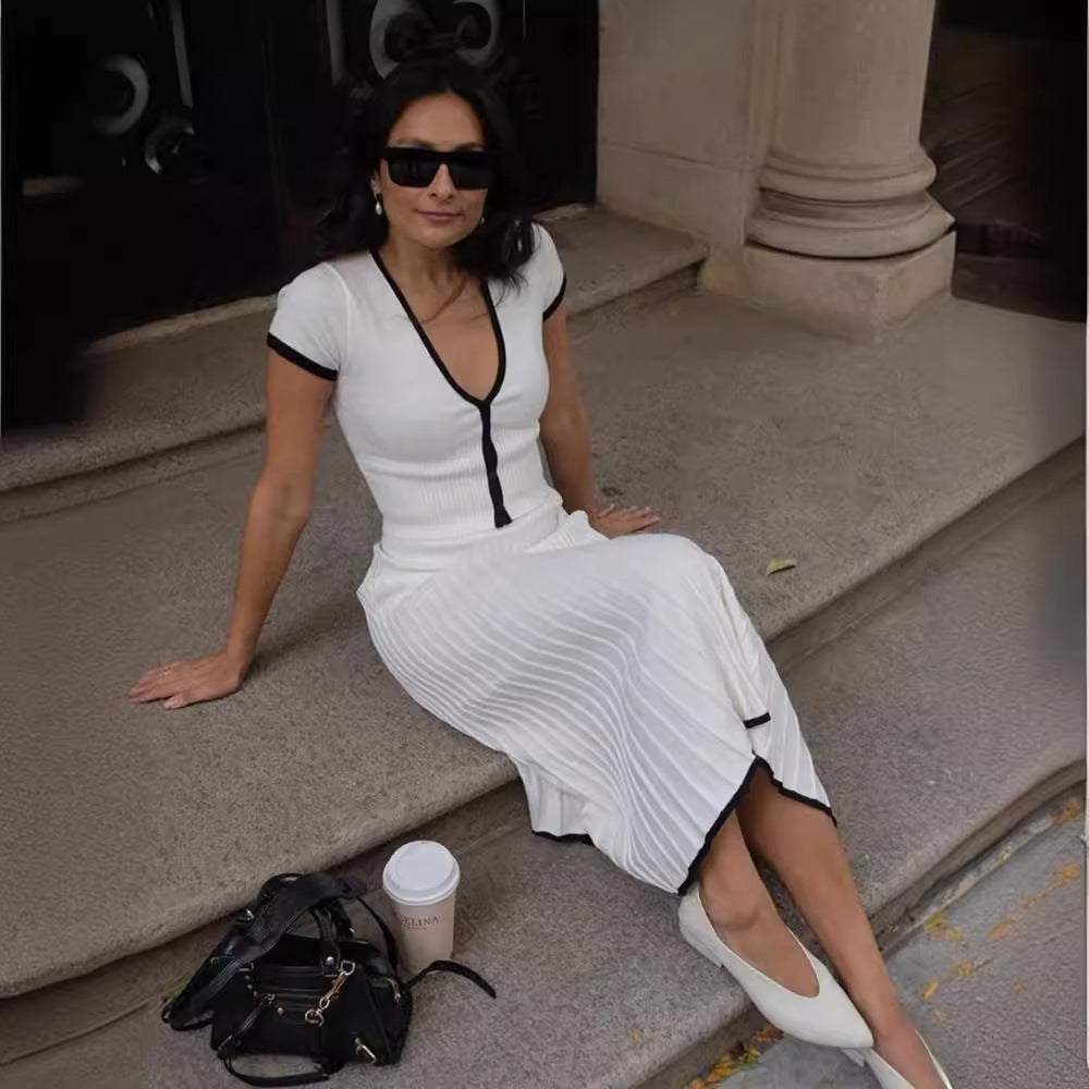 Nouvelle robe plissée en tricot slim à col en V