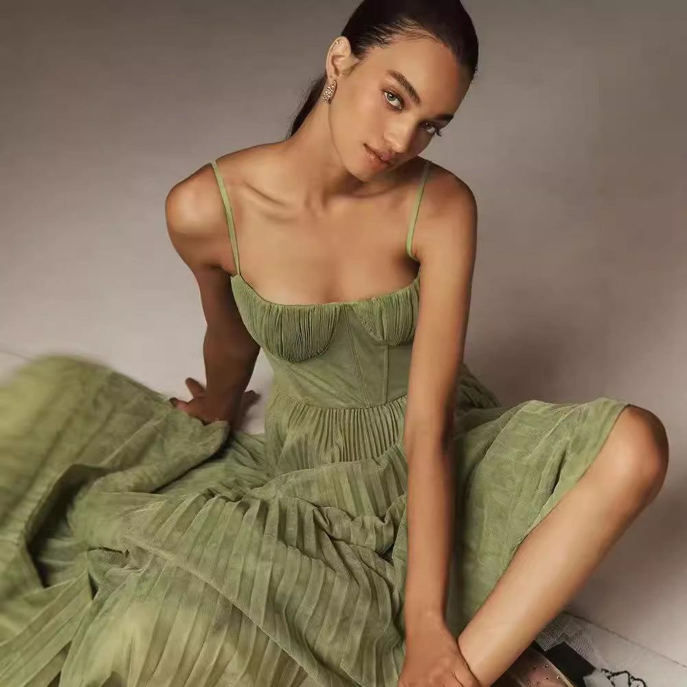 Robe Longue Sans Manches en Soie Glacée – Style Socialite