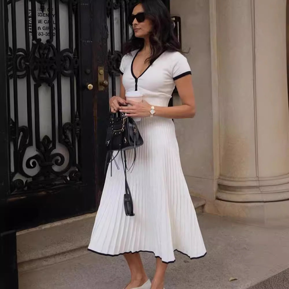 Nouvelle robe plissée en tricot slim à col en V