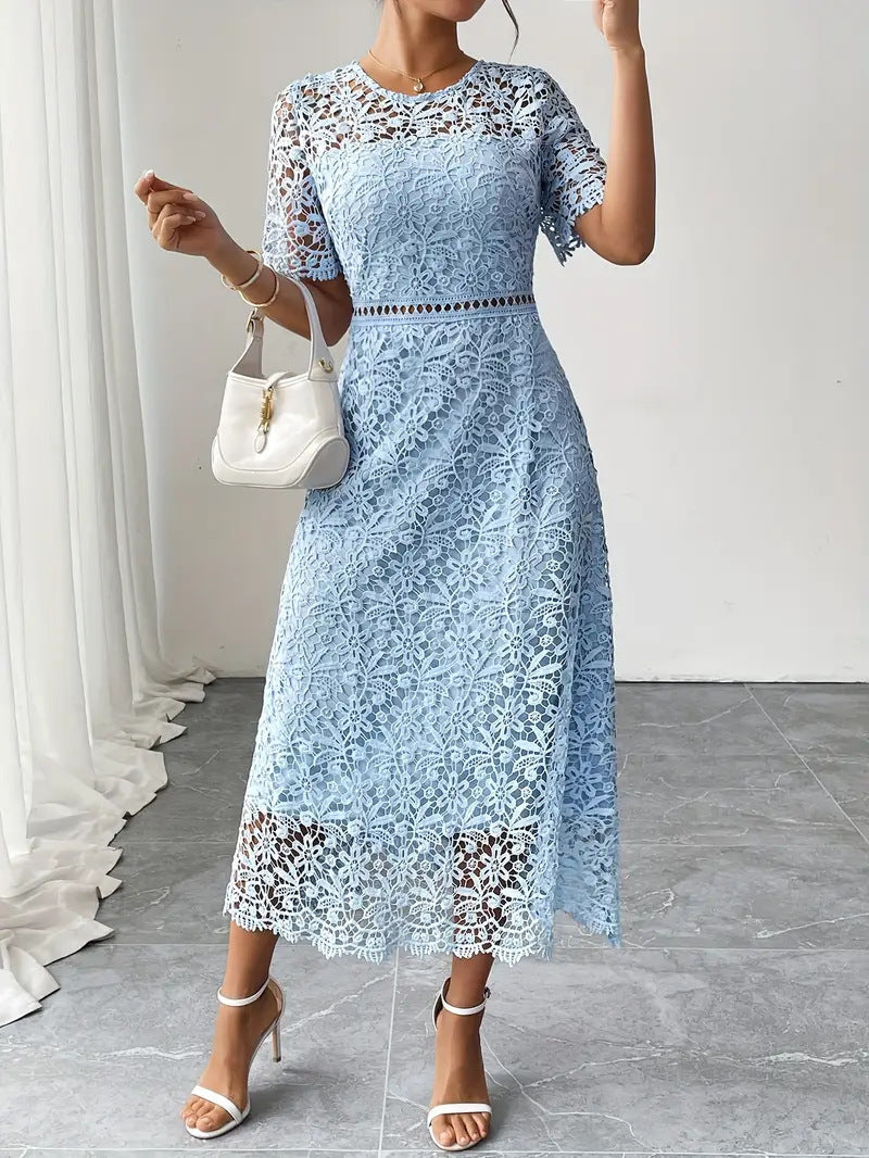 Robe Mi-Longue en Dentelle Bleu Profond – Élégance et Sophistication