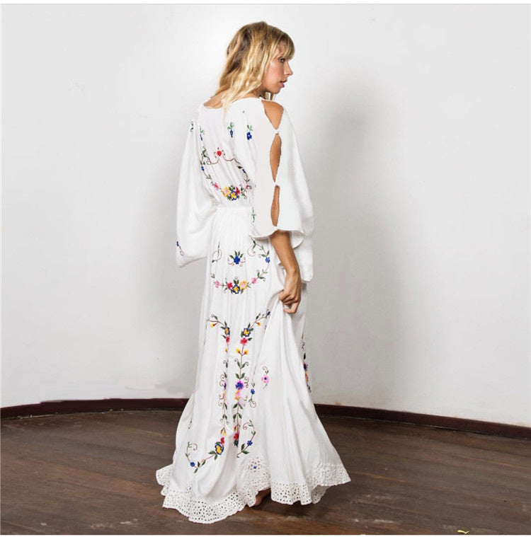 Robe brodée style cour, col en V, nouée devant et derrière