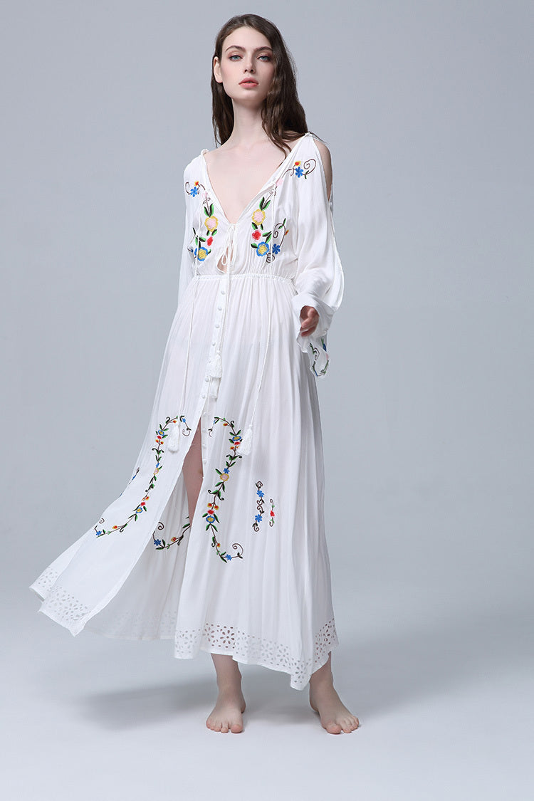 Robe brodée style cour, col en V, nouée devant et derrière