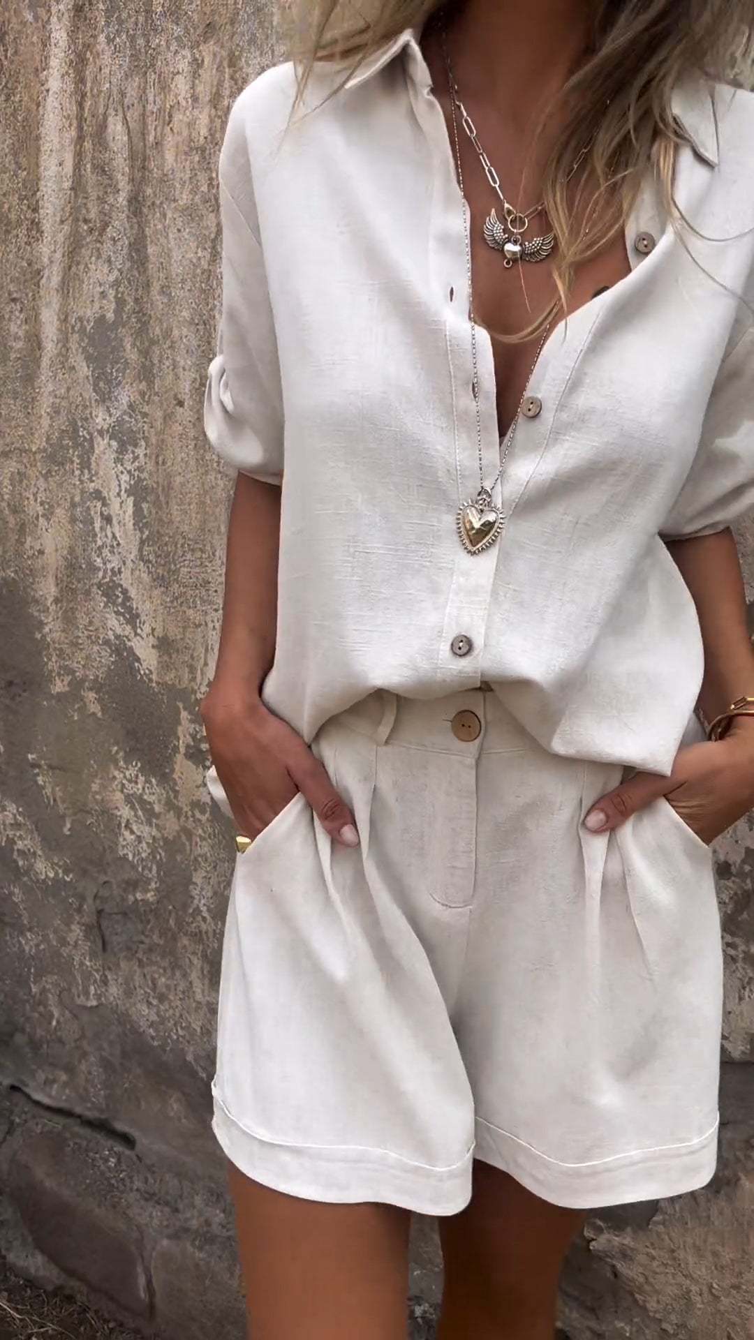 Ensemble femme : chemise à manches courtes à revers et short à poches