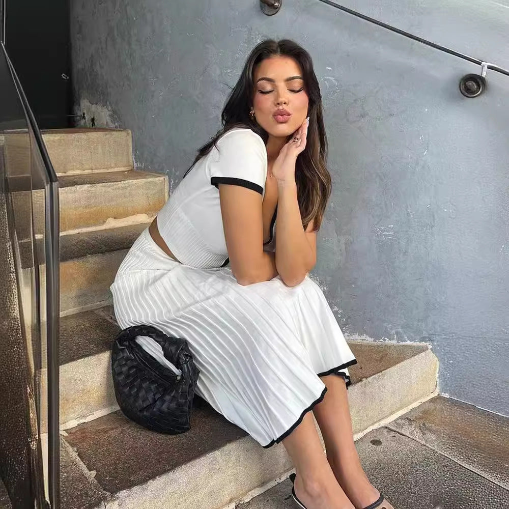 Nouvelle robe plissée en tricot slim à col en V
