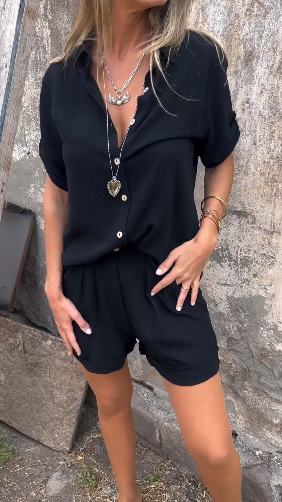 Ensemble femme : chemise à manches courtes à revers et short à poches