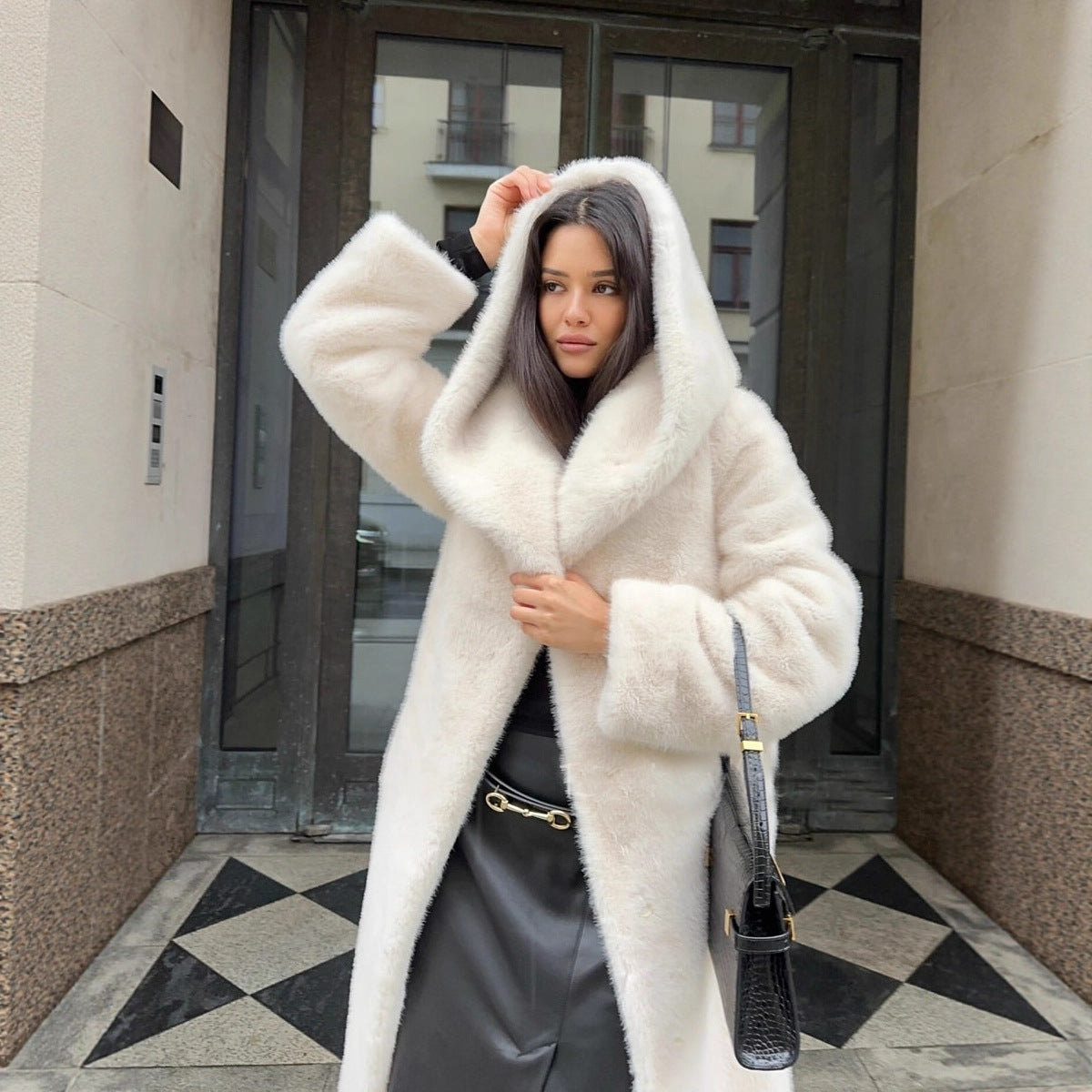 Manteau Long en Fausse Fourrure – Chic et Douceur