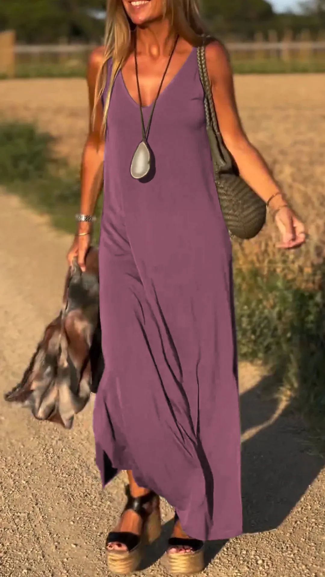 Robe Longue à Bretelles – Élégance & Confort
