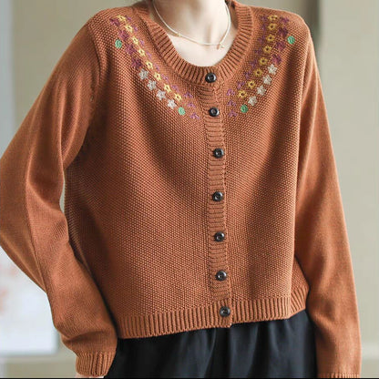 Emberia – Cardigan Rétro Brodé