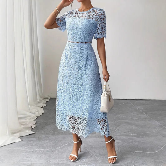 Robe Mi-Longue en Dentelle Bleu Profond – Élégance et Sophistication