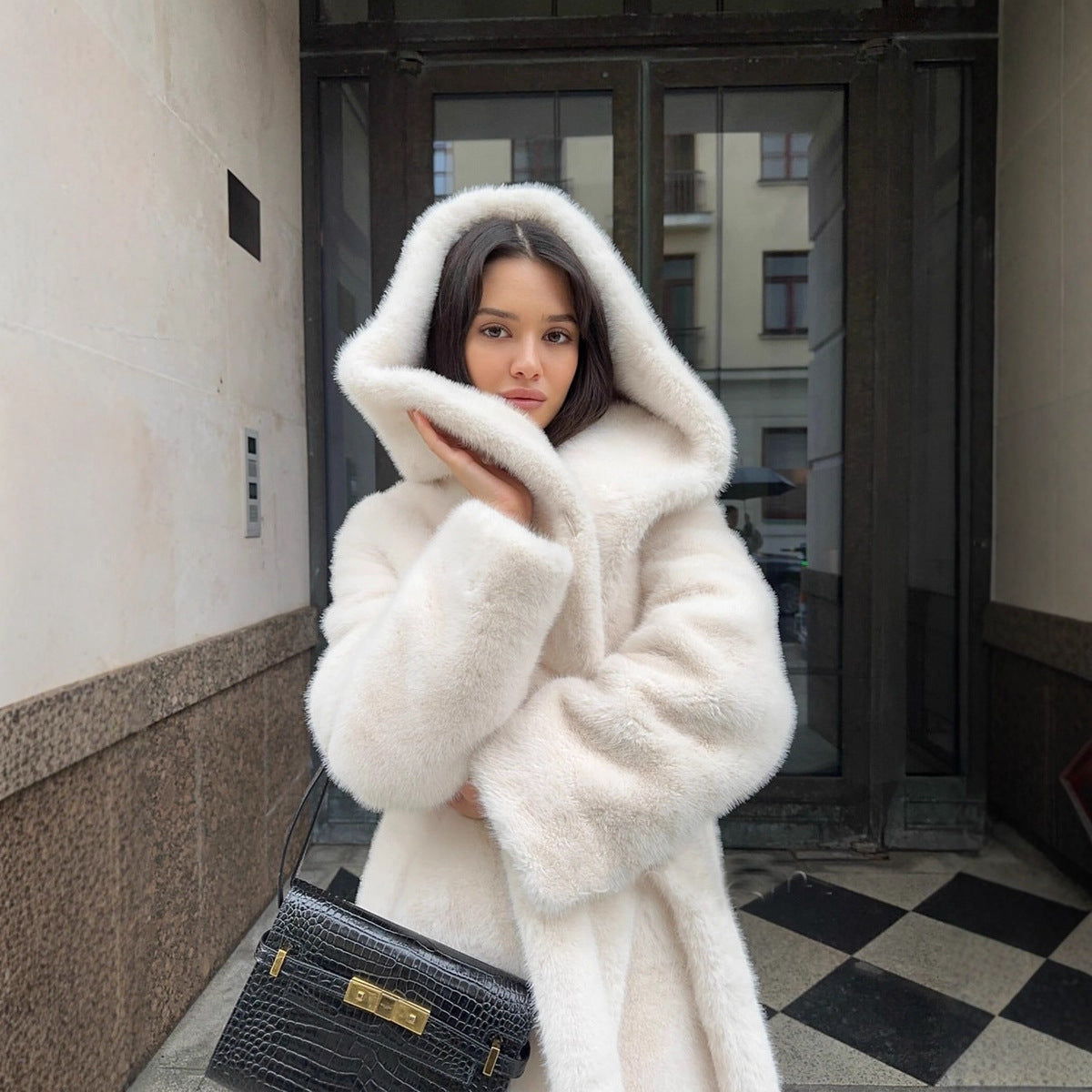 Manteau Long en Fausse Fourrure – Chic et Douceur