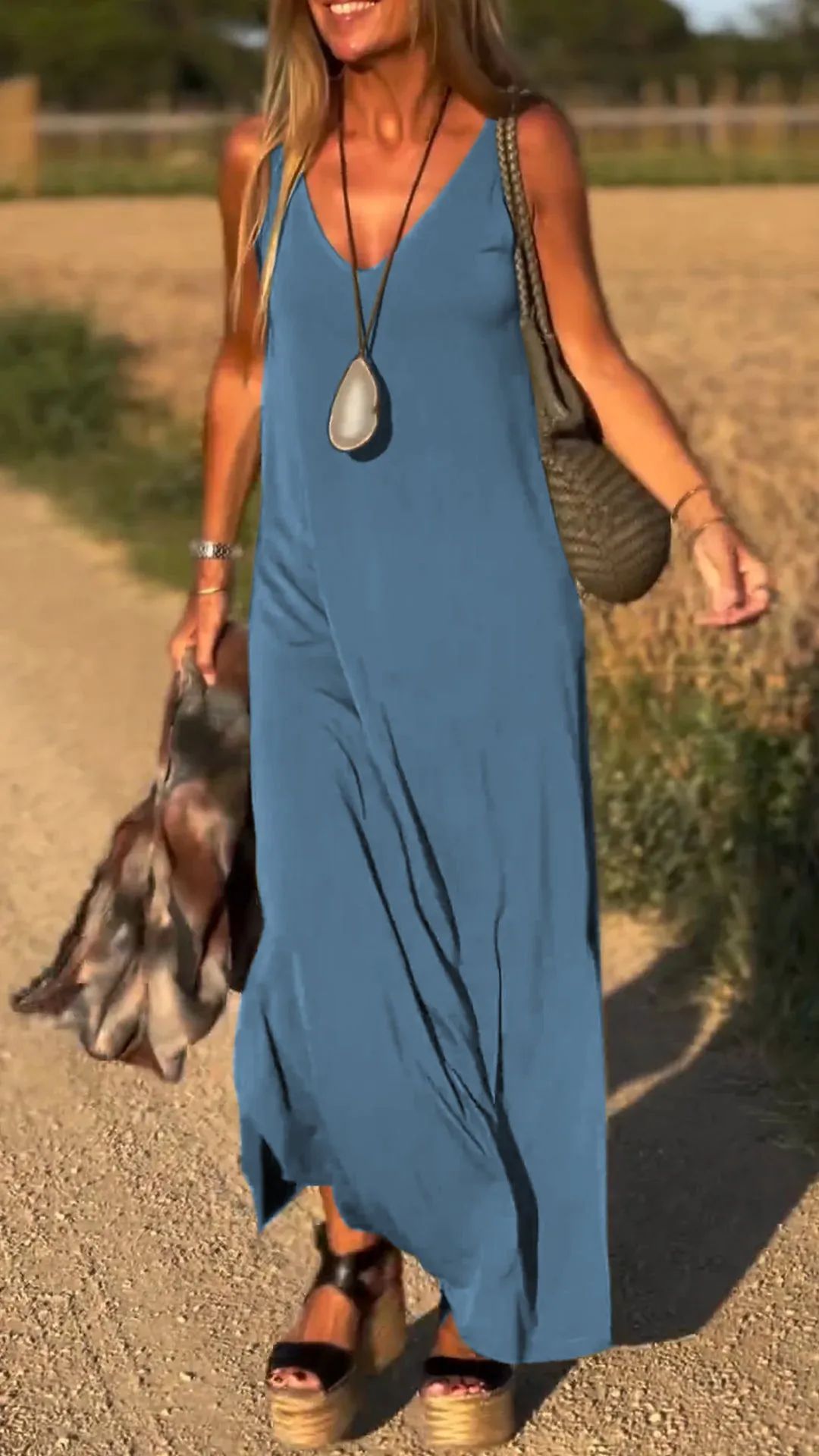 Robe Longue à Bretelles – Élégance & Confort