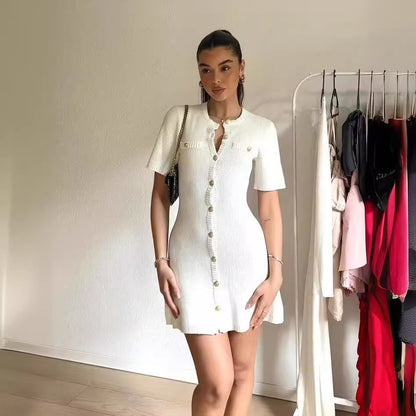Robe en laine tricotée à manches courtes et boutons