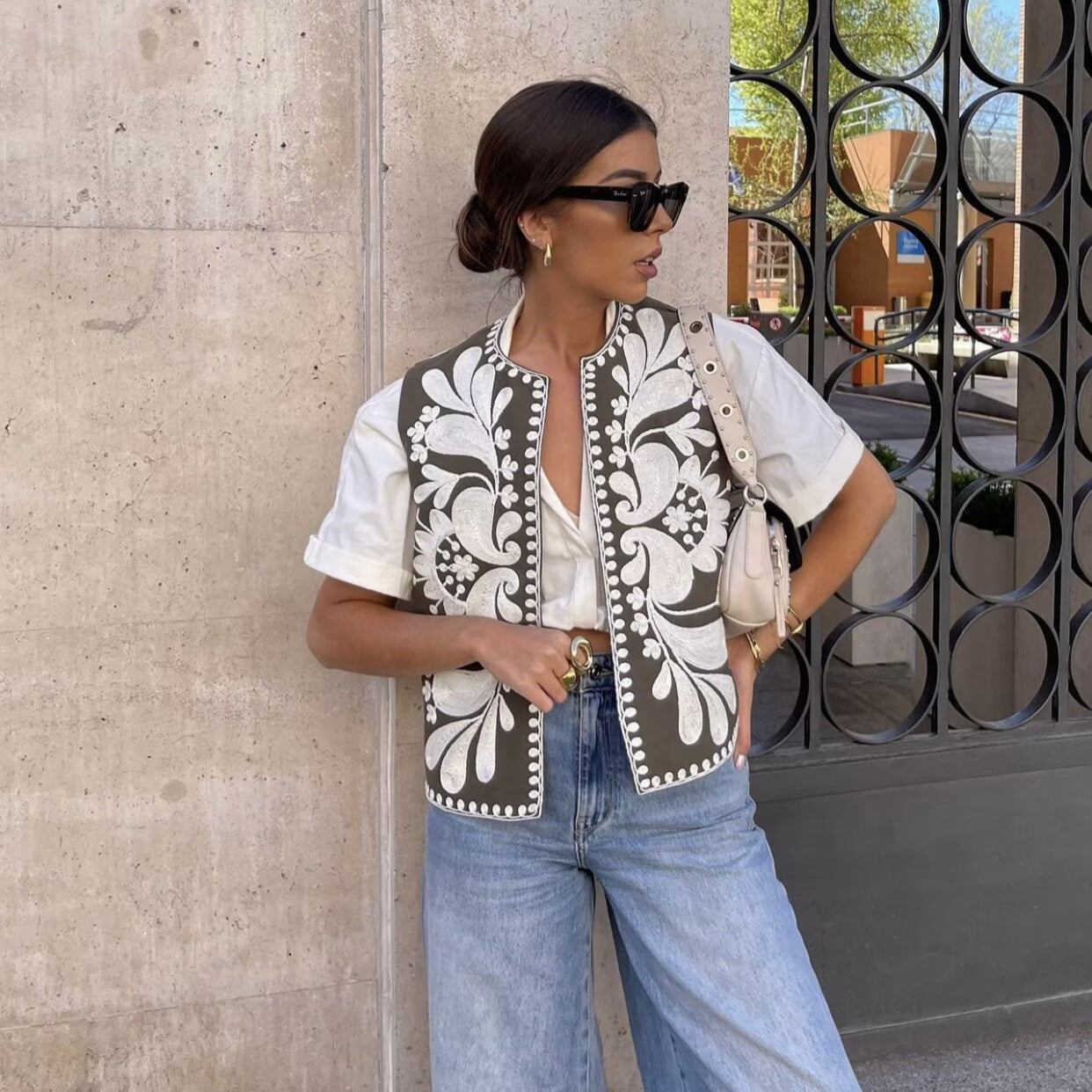 Top Femme à Fleurs Brodées – Style Bandeau Sans Bretelles