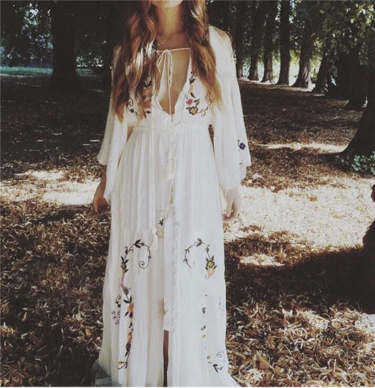 Robe brodée style cour, col en V, nouée devant et derrière
