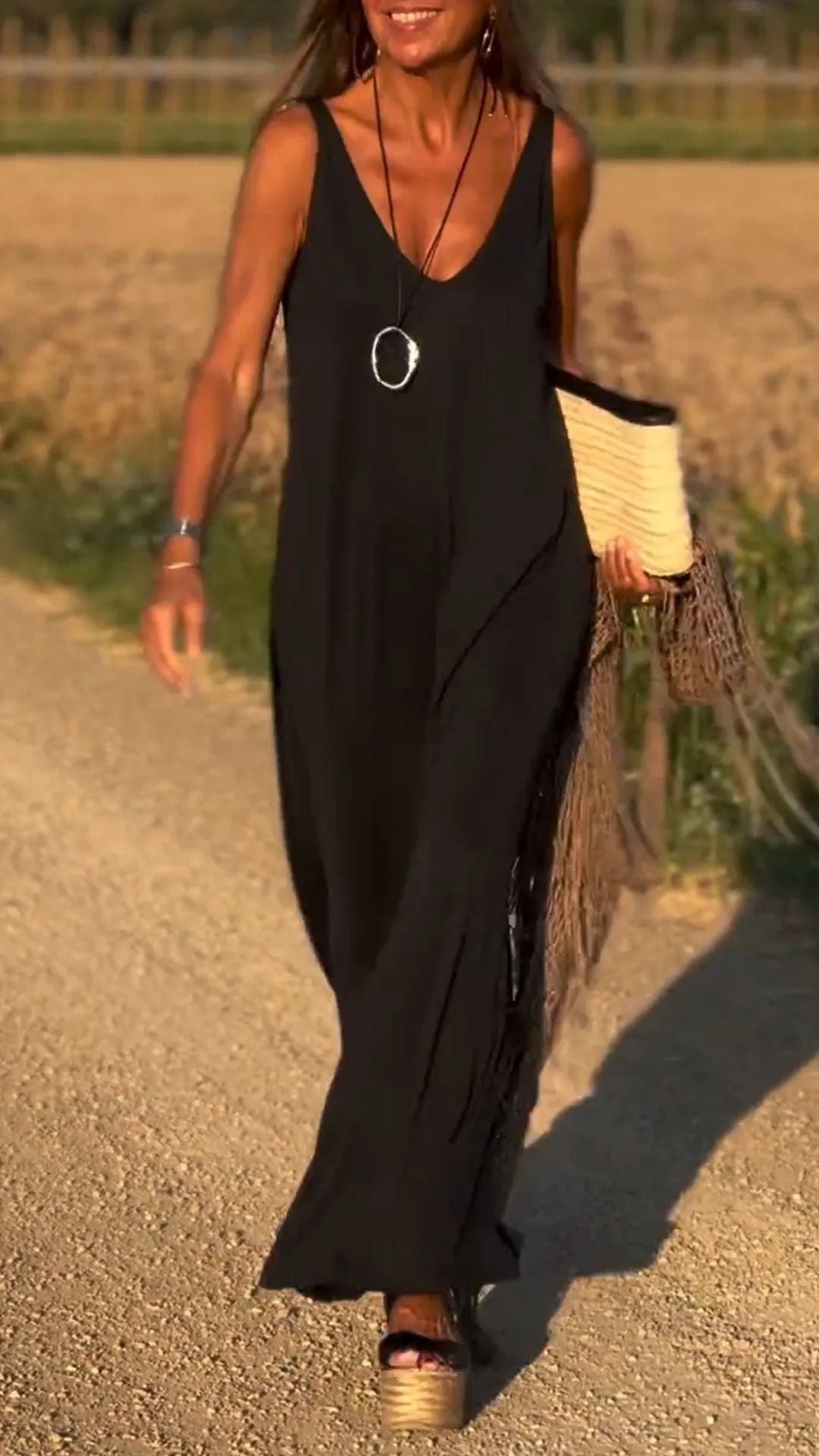 Robe Longue à Bretelles – Élégance & Confort