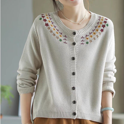 Emberia – Cardigan Rétro Brodé